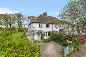 49, Silverlea Gardens, Horley RH6 9BA