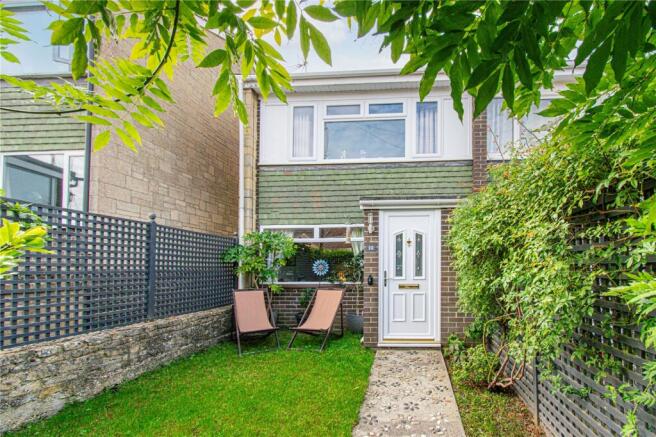 2-bed terraced on Tarrants Hill, Hungerford, RG17, £275,000