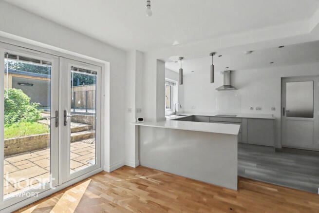5 bed Detached for sale Image 5