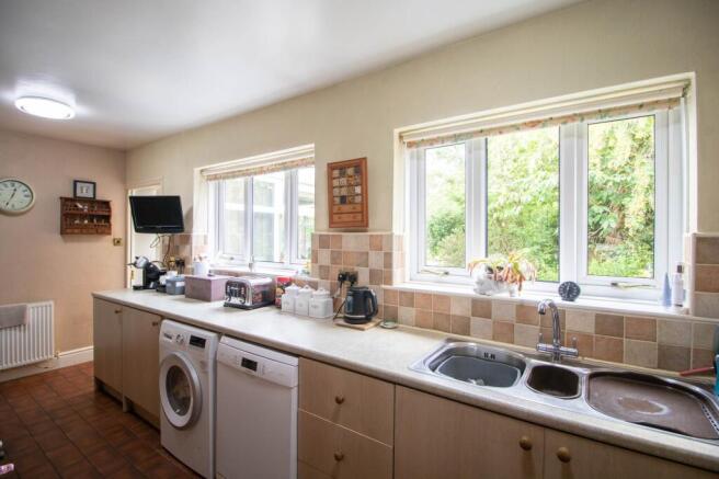 Warrington Road, Mickle Trafford, Chester photo 4