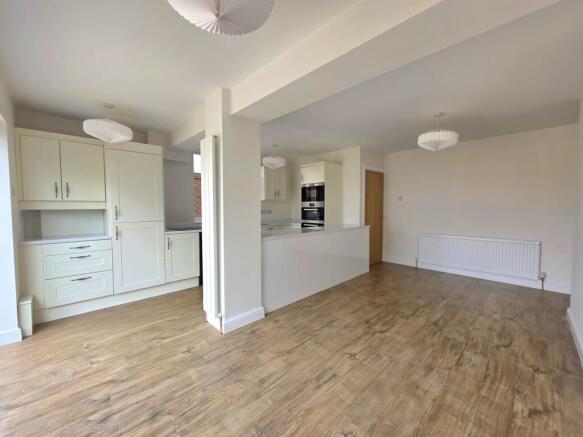 3 bed Semi-Detached for sale Image 7