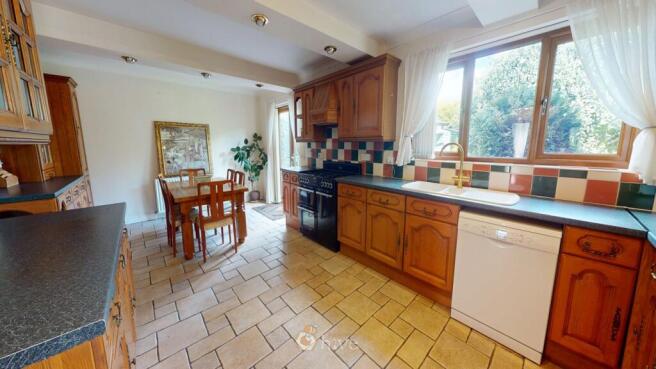 4 bed Detached for sale Image 6