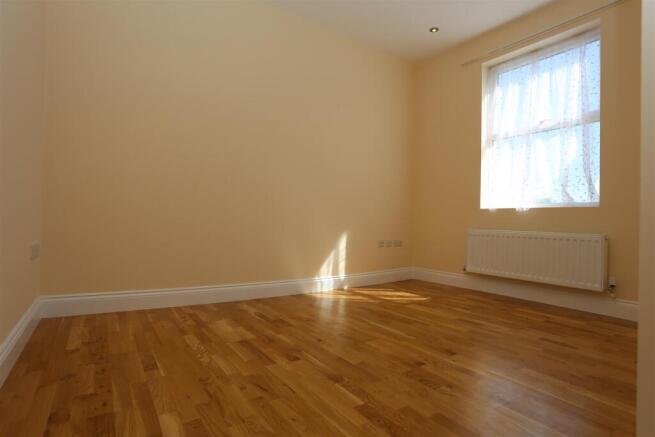 24a Blatchington Rd bed1.jpg