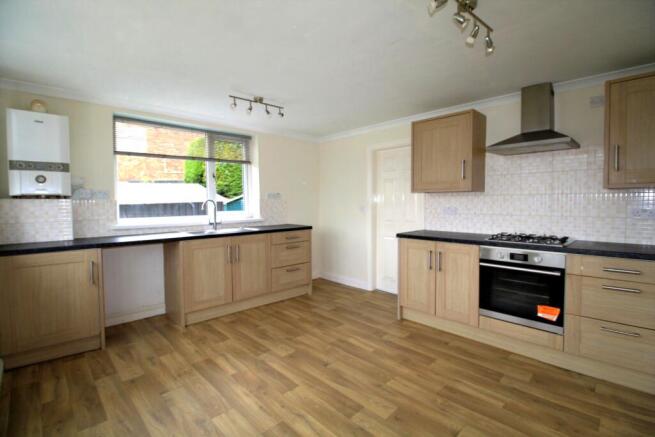 3 bed Semi-Detached for sale Image 8