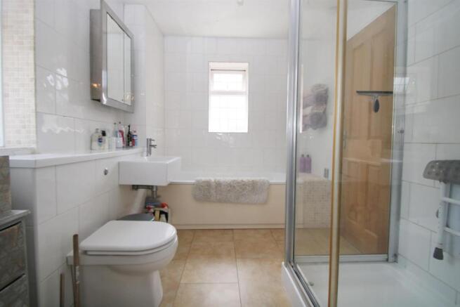 Bathroom_1_bright.JPG
