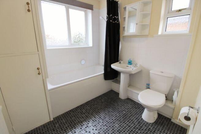 Bathroom (1st ...