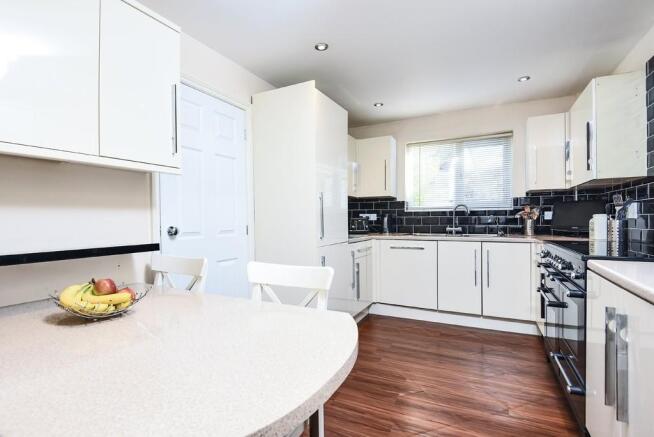 Kitchen/Breakfast...