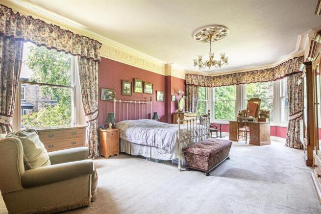 4 bed Semi-Detached for sale Image 12