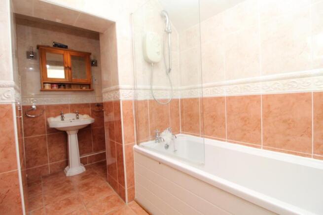 HOUSE BATHROOM/ W.C.