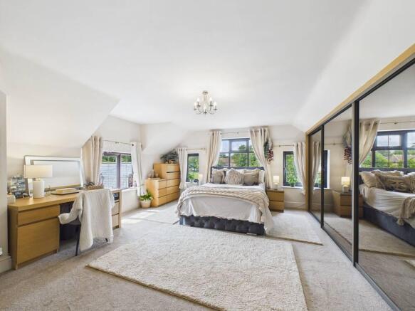 4 bed Detached for sale Image 10