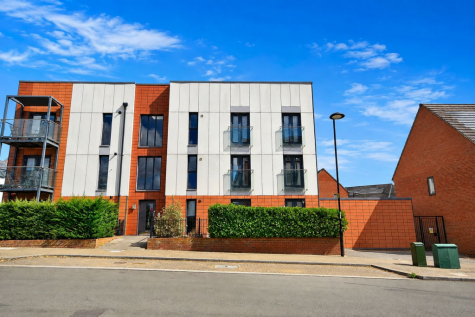 Gifford Lane, Upton, Northampton, NN5