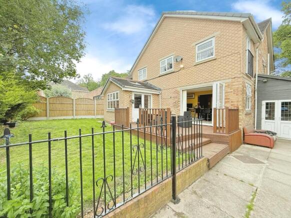 5 bed Detached for sale Image 5