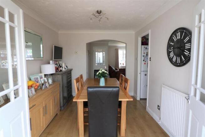 DINING ROOM.JPG