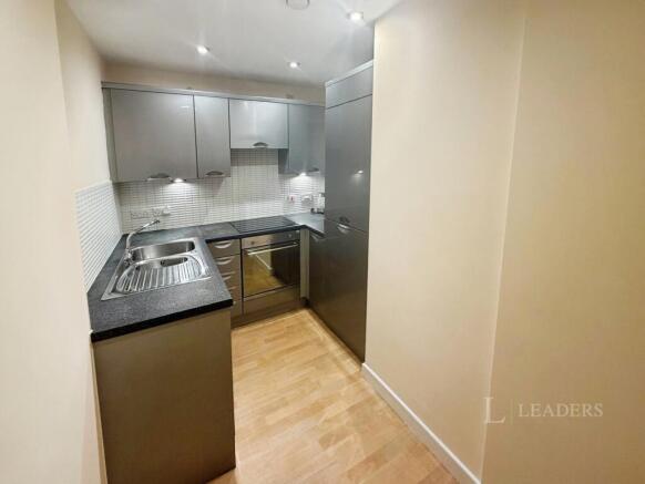 2 bed Flat to rent Image 5