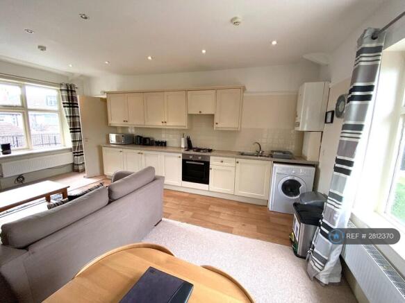 1 bed Flat to rent Image 11