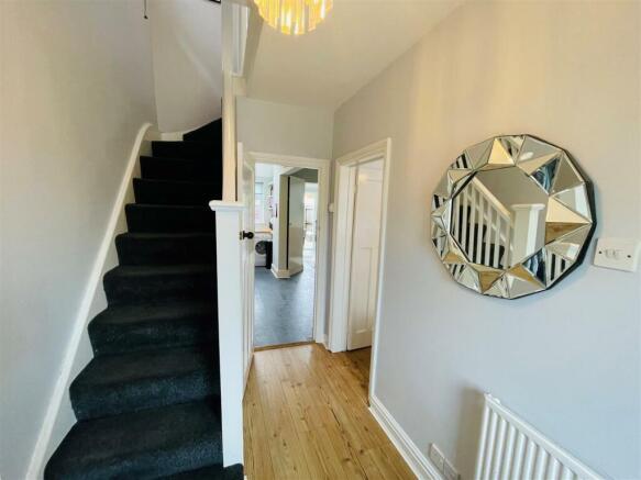 3theclosehall1.jpg