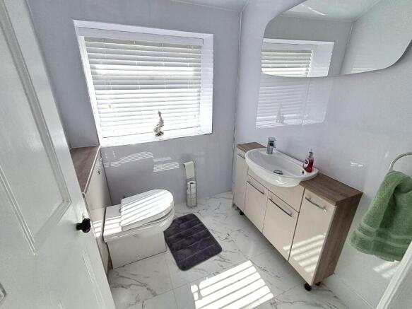 6 bed Semi-Detached for sale Image 9