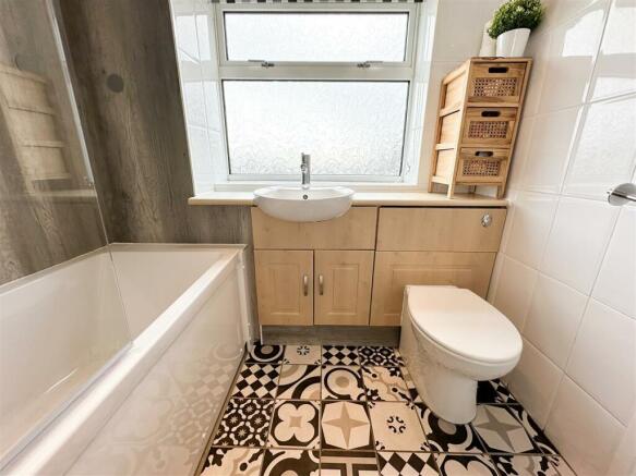 FAMILY BATHROOM