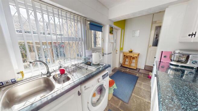 2 bed Semi-Detached for sale Image 6