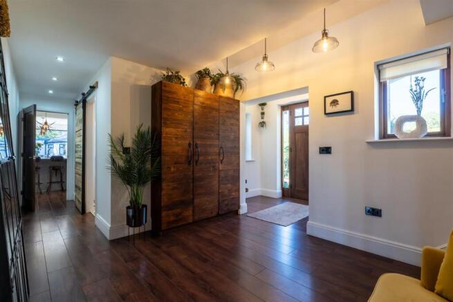 4 bed Detached for sale Image 6