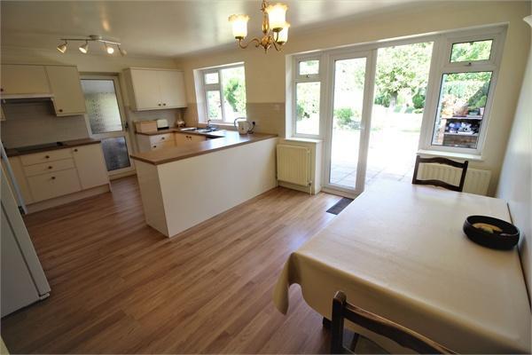 Kitchen/ Dining Roo