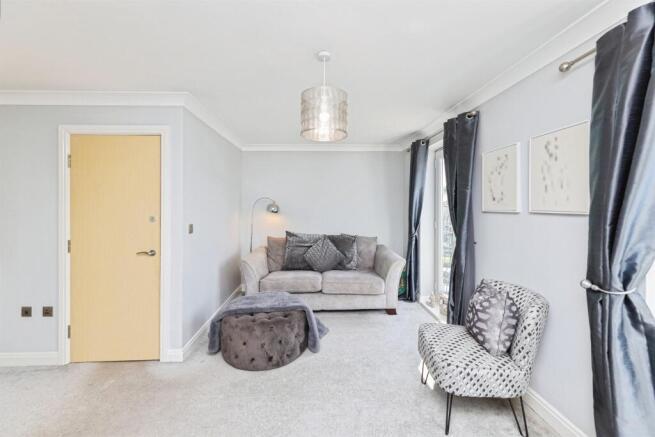 4 bed Town House for sale Image 5