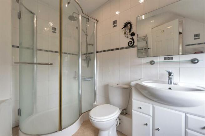 ensuite.jpg
