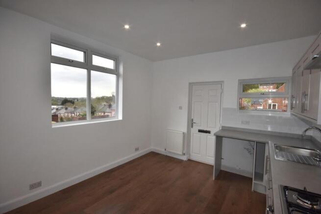 2 bed Terraced to rent Image 4