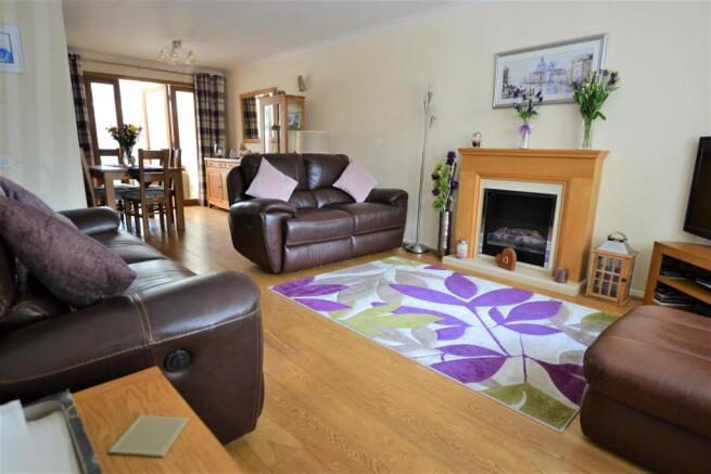 Lounge/Dining Room