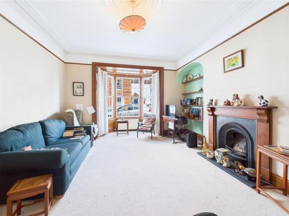 3 - LARGE HOUSE WITH ATTACHED 3- BED ANNEX THORNBU