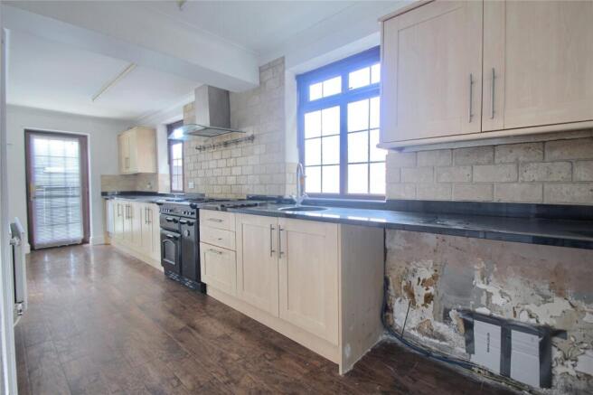 3 bed Semi-Detached for sale Image 8