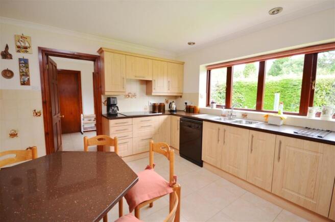 Kitchen 1.JPG