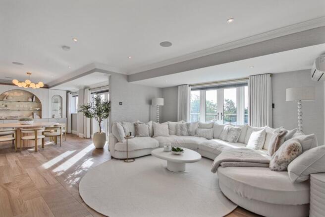 Sitting / Dining Rm