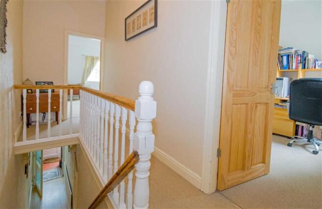 FIRST FLOOR LANDING