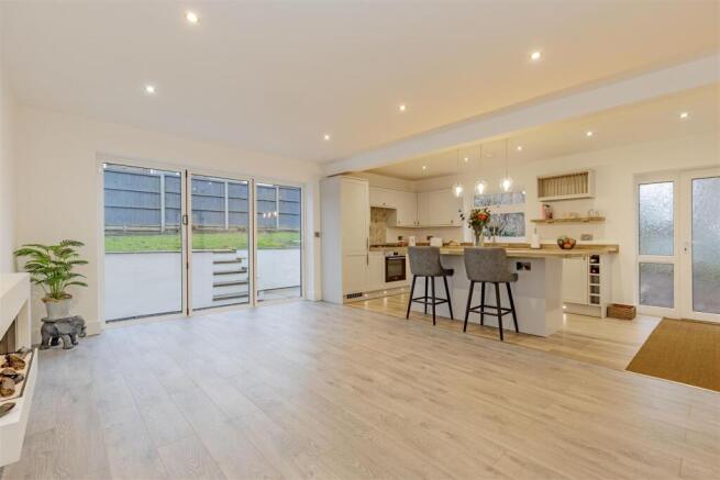 Stunning Open Plan Living/Dining Kitchen
