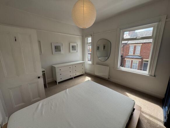 2 bed Terraced to rent Image 6