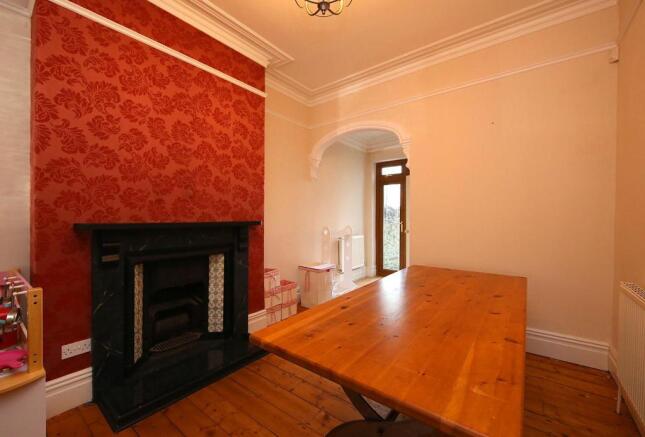 25 Teilo St 2424.JPG