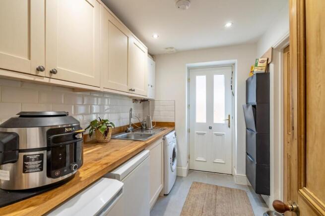 4 bed House for sale Image 12