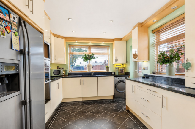 3 bed Terraced for sale Image 7