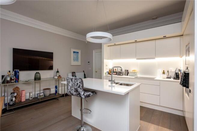 3 bed Apartment for sale Image 6
