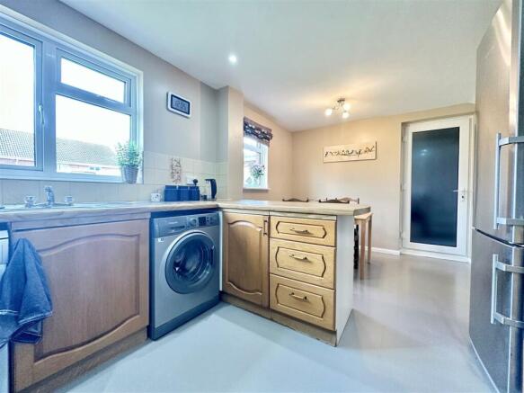 Kitchen2.jpg