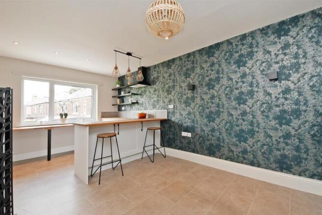 2 bed Apartment for sale Image 6