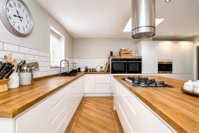 5 bed Detached for sale Image 5