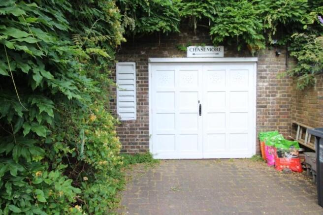 108_garage.JPG