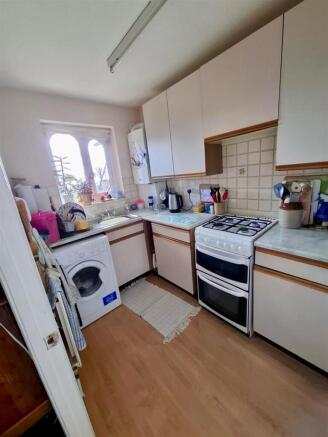 2 bed Apartment for sale Image 4