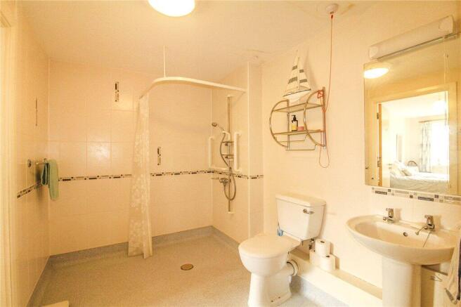 2 bed Apartment for sale Image 6