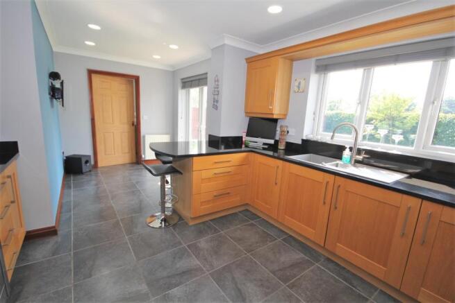 KITCHEN BREAKFAST ROOM