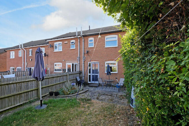 2 bed Semi-Detached to rent Image 12