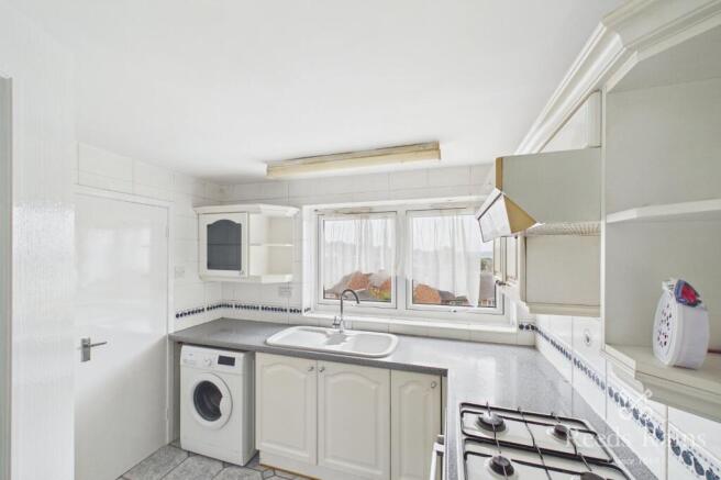 2 bed Apartment to rent Image 8