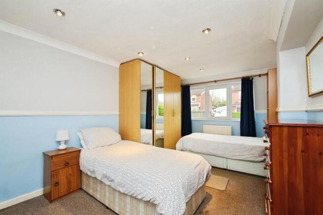 5 bed Semi-Detached for sale Image 10